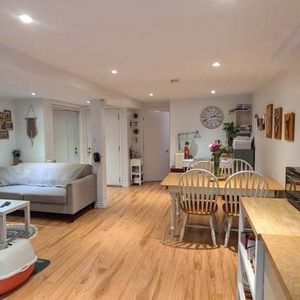 3 1/2 Rosemont - Photo 2