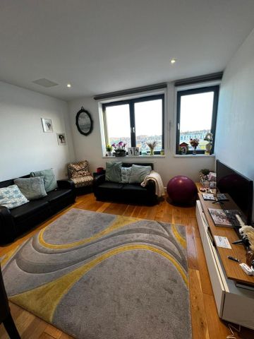 2 bedroom flat to rent - Photo 2