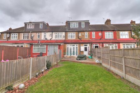 4 bedroom terraced house to rent - Photo 5