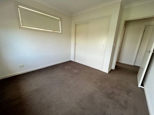 STUNNING TOWNHOUSE IN CENTRAL FAWKNER - Photo 1