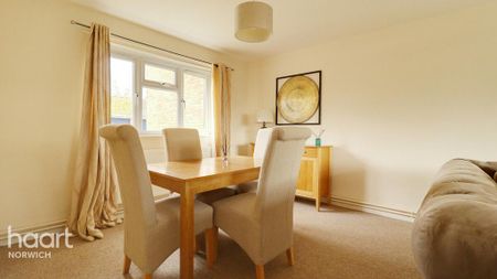 2 bedroom maisonette to rent - Photo 5