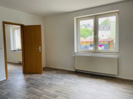 Erdgeschosswohnung in zentraler Lage mit Balkon, Verkehrsanbindung direkt vor der Haustür - Foto 4