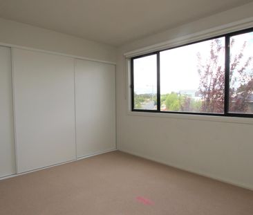 Perfect Townhouse Living - Photo 3