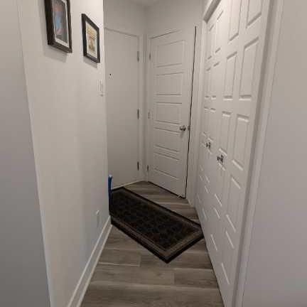 Beau 5 1/2, nouveau quartier, immeuble de 4 ans, Otterburn Park, pôle et store fournie, grande luminosité, immeuble tranquille, 2 stationnement - Photo 3