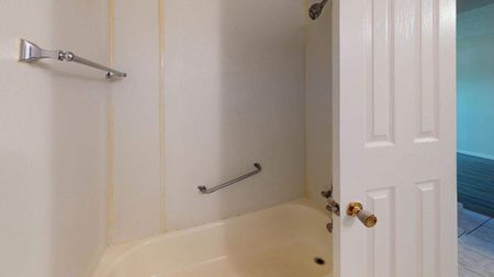 One Bedroom Apartment - Photo 4