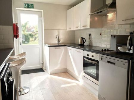 1 bedroom in a house share to rent - Photo 5