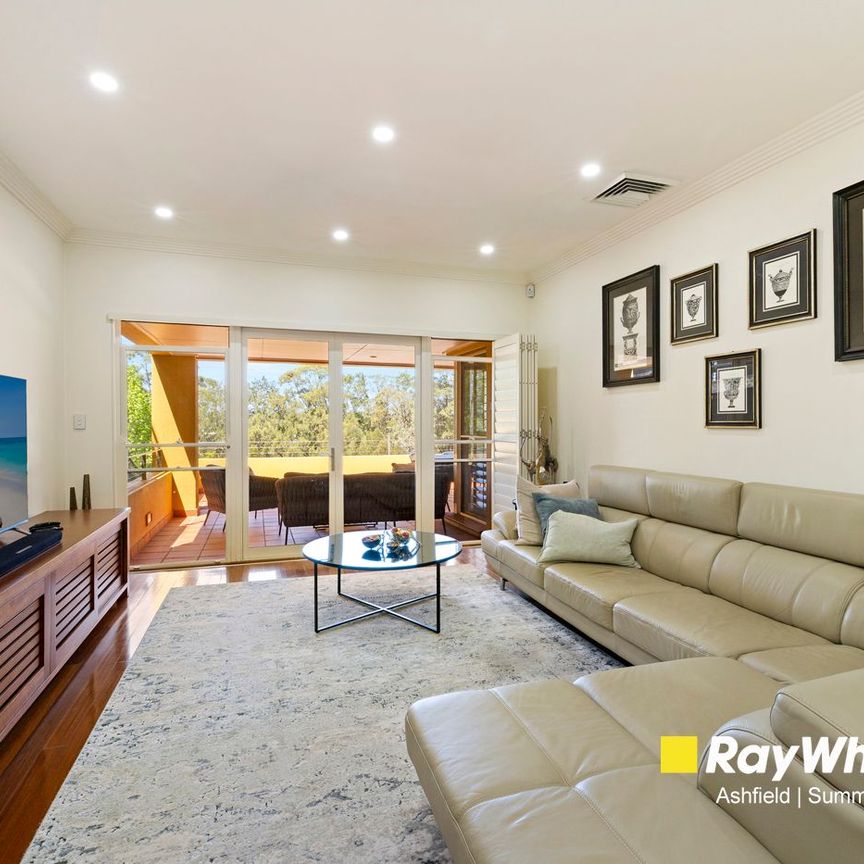 Grand 4-Bed Luxury Residence in Drummoyne with Alfresco & Double Garage - Photo 1