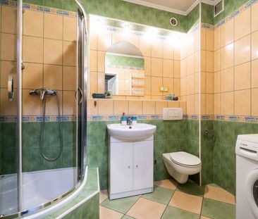 Wolna od zaraz kawalerka, tuż przy stacji metra - Zdjęcie 1