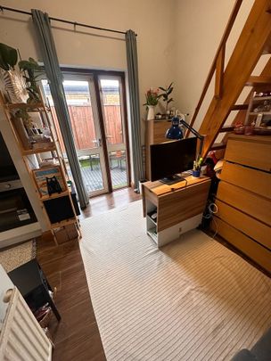 Studio Flat, Burroughs Parade, NW4 - Photo 1