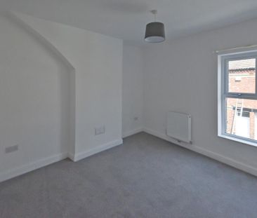 3 bedroom end of terrace house to rent - Photo 4