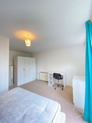 3 bedroom apartment to rent - Photo 5