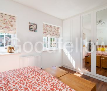 4 bedroom mid terraced house to rent, - Photo 2