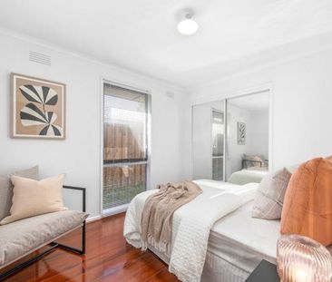 Neatly presented three bedroom residence in prime location - Photo 5