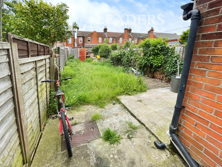 1 bedroom in a house share to rent - Photo 4