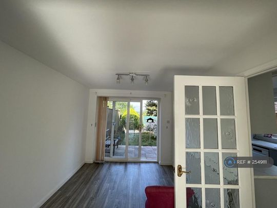 3 bedroom semi-detached house to rent - Photo 1