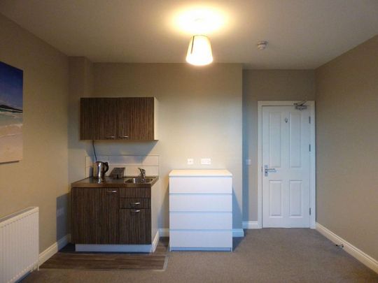 1 bedroom in a house share to rent - Photo 1