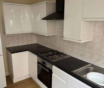 2 Bed Maisonette, Rothesay Avenue, SW20 - Photo 6