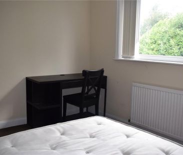 4 bedroom semi-detached house to rent - Photo 3