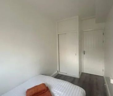 Room in a Shared House, London, E2 - Photo 2