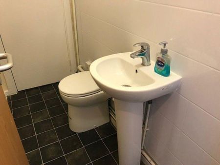 5 bedroom flat to rent - Photo 3