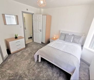 Room in a Shared House, Seaforth Place, LS9 - Photo 2