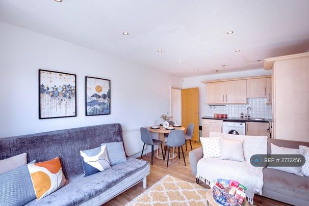 2 bedroom flat to rent - Photo 1