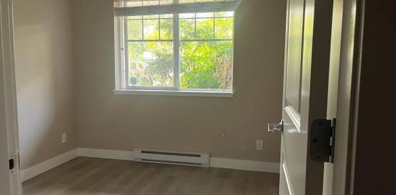 2 bedroom 2 bathroom Apartment 19388 65 Ave Surrey - Photo 2