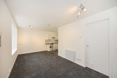 studio to rent Conway Close, Houghton Regis, Dunstable, Bedfordshire, LU5 - Photo 2