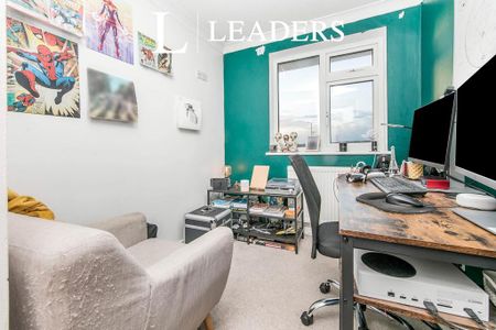 3 bedroom end of terrace house to rent - Photo 3