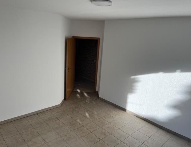 2ZKB helle, ruhige & renovierte Erdgeschosswohnung mit Garten - Photo 1