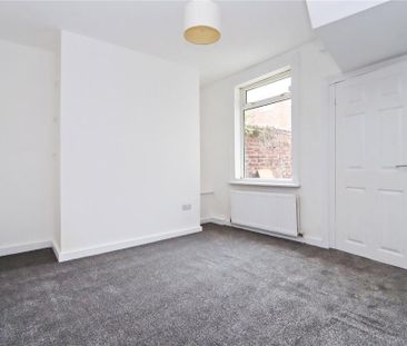2 bedroom end of terrace house to rent - Photo 2