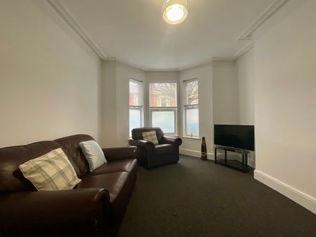 4 bedroom Mid Terraced House to let - Photo 2