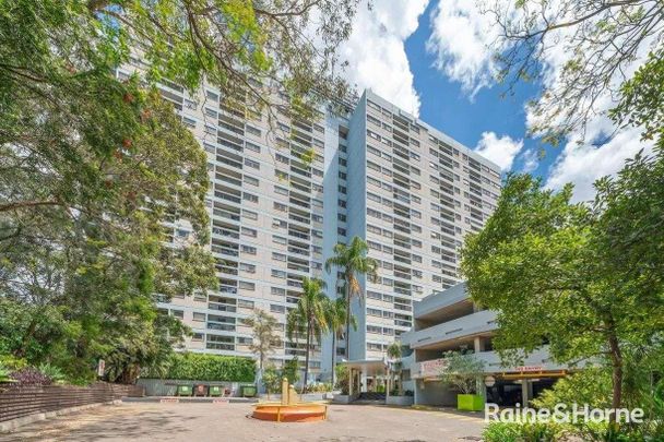 Spacious Two-Bedroom Apartment in Prime Parramatta Location - Photo 1