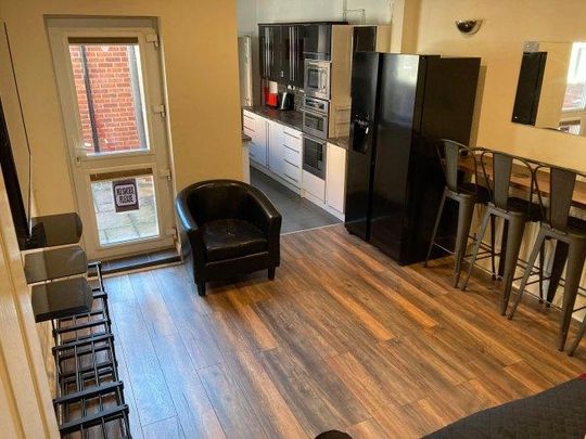 6 bedroom house share to rent - Photo 1