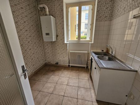 Location Appartement 3 pièces 56m² LE CREUSOT 71200 - Photo 2