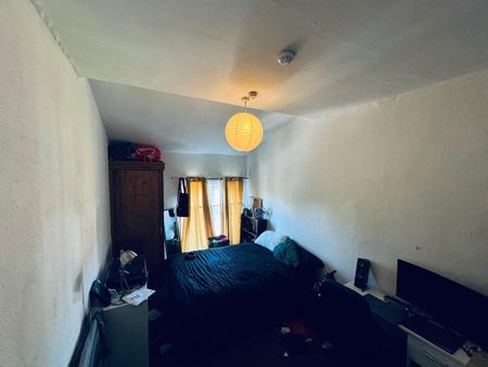 3 bedroom flat to rent - Photo 4