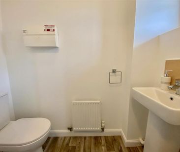 3 bedroom semi-detached house to rent - Photo 6