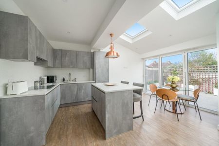 3 bedroom terraced house to rent - Photo 2