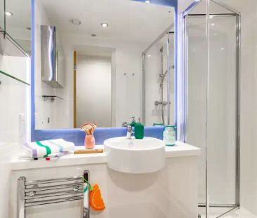 Classic Bronze Ensuite - Photo 5