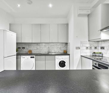 Fit For A King Room 6 - Photo 3