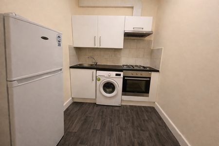 2 Bed Flat, Charlton Church Lane, SE7 - Photo 3
