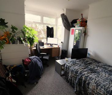 4 bedroom end of terrace house to rent - Photo 4