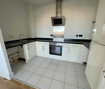 Flat to rent on - Photo 1