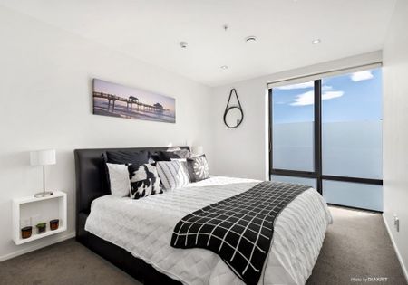 A sunny, 3 bedroom apartment on College St overlooking Wellington's Western hills - Photo 2