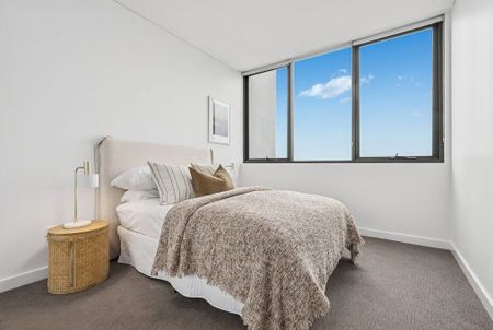 Architecturally Designed, Luxuriously Modern, Centrally Positioned And Expansive Three Bedroom + Study Nook, Two Bathroom Oasis - Photo 3