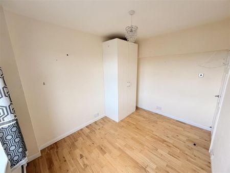 3 bedroom flat to rent - Photo 3
