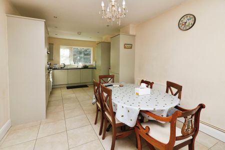 4 bedroom detached house to rent - Photo 3