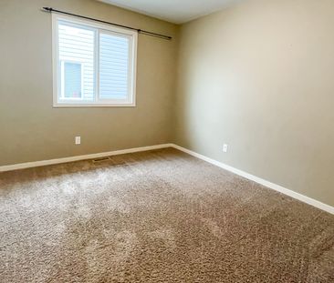 Beautiful 3 Bed + Den Home For Rent In New Brighton. - Photo 6