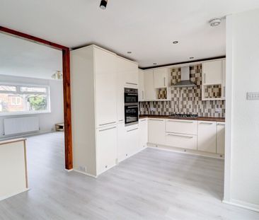 3 bedroom mid terraced house to rent - Photo 5