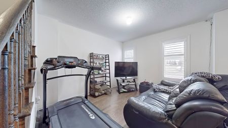 For Lease - 7 Cornerside Way, Whitby, Ontario - Photo 2